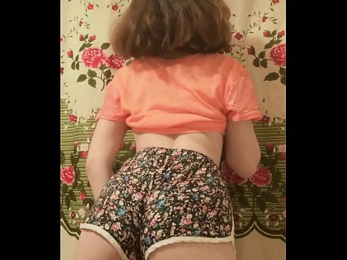 ❤️ Szexi fiatal csaj vetkőzteti le a rövidnadrágját a kamera előtt. ️ Porno vk at hu.klassikaprint.ru ️